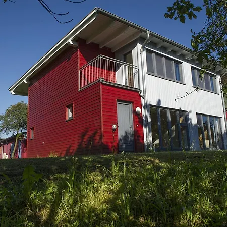 Basiskulturfabrik Oeko-hotel * 노이슈트렐리츠