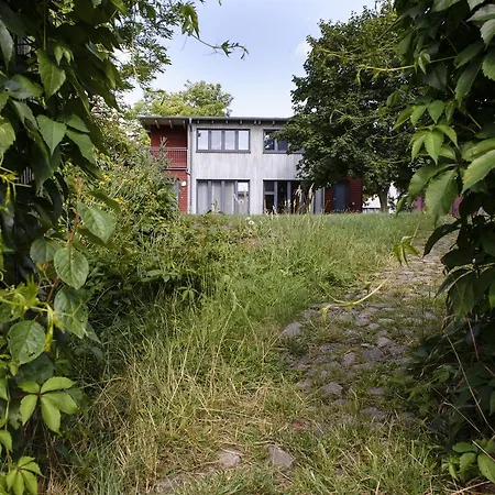 Basiskulturfabrik Oeko-hotel Нойштрелиц