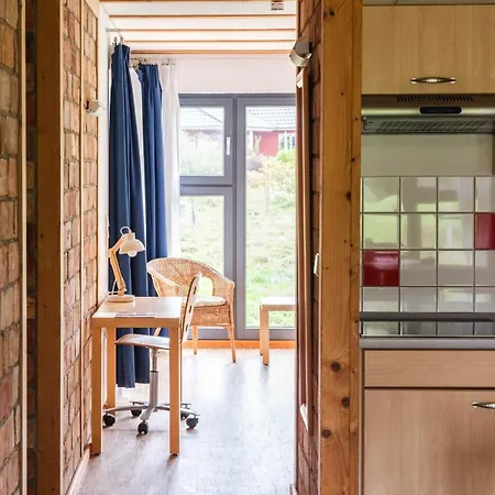 Отель Basiskulturfabrik Oeko-hotel Нойштрелиц