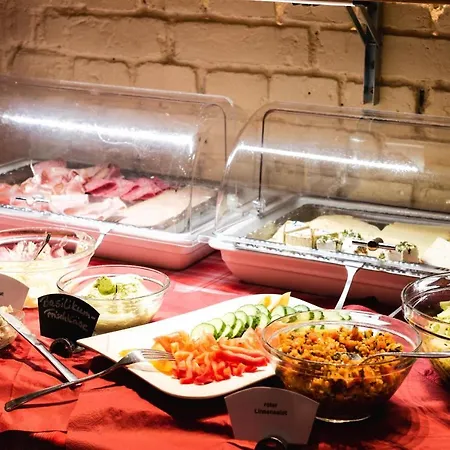 Basiskulturfabrik Oeko-hotel Отель Нойштрелиц